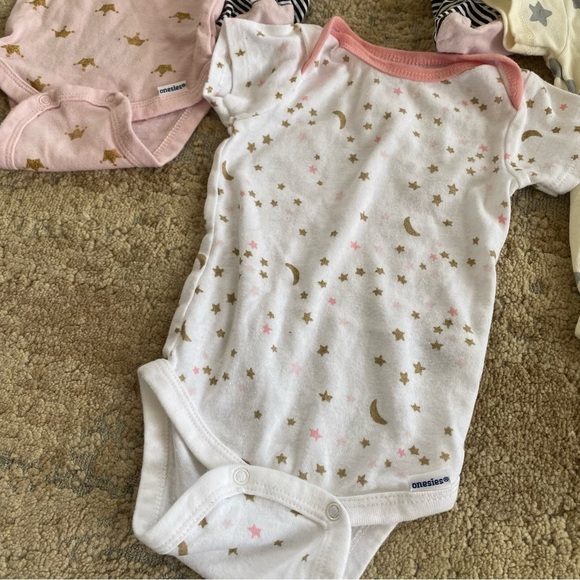 Gerber 0-3 months Baby Girl Bundle of Sleepsuit Onesies Bodysuit Top Cotton - Picture 2 of 8